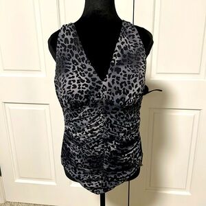BLACK/GRAY LEOPARD PRINT FLATTERING SUIT